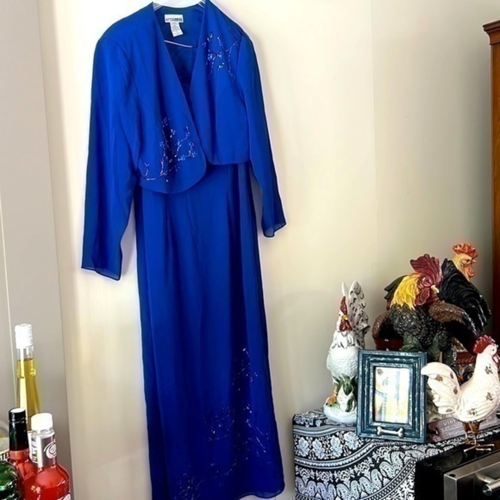 Mother of the bride, blue beaded two-piece dress, 16 women’s petite,